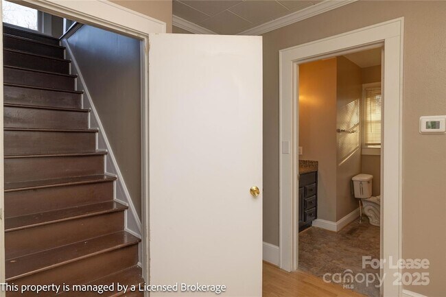 Building Photo - 1420 Amhurst St