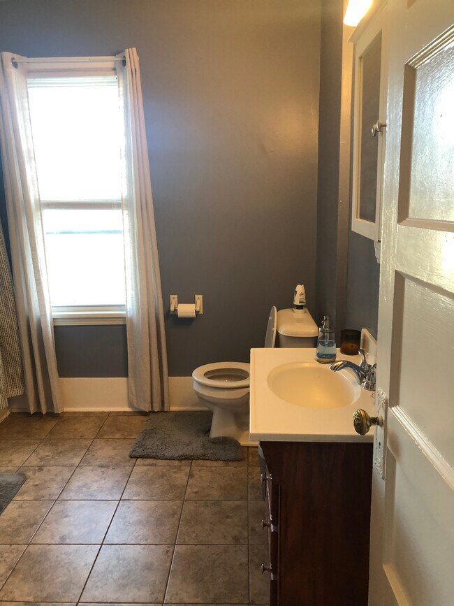 Building Photo - 203 Hillside Ave