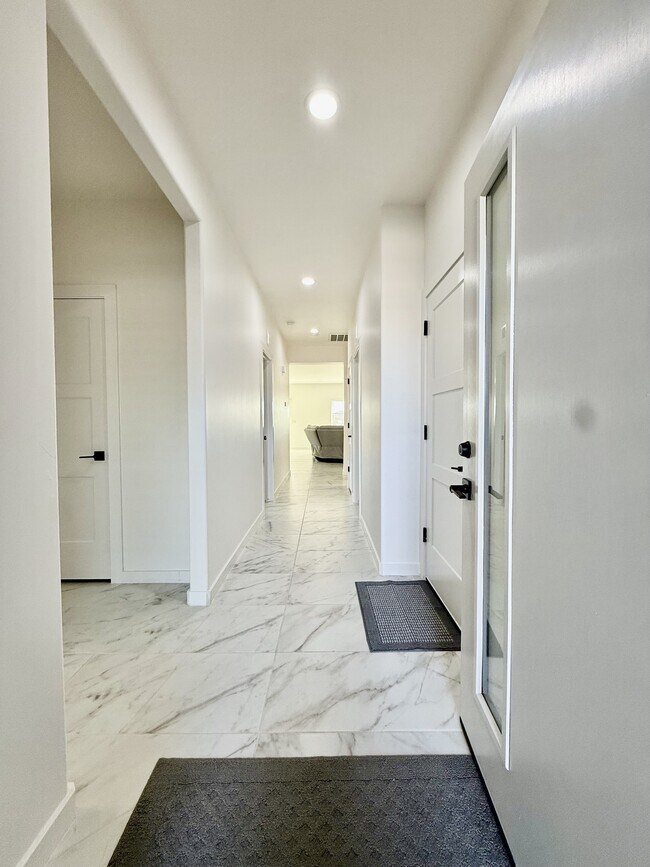 Building Photo - 15052 Destination Ave