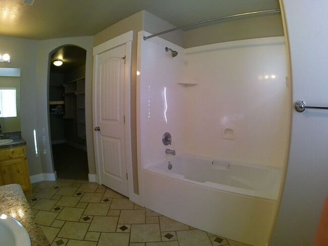 Building Photo - 3 bdrm 2 1/2 bth TownHome 2 Car Garage-Dog...