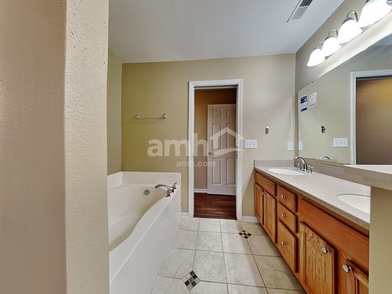 Building Photo - 19438 Rocky Beach Dr