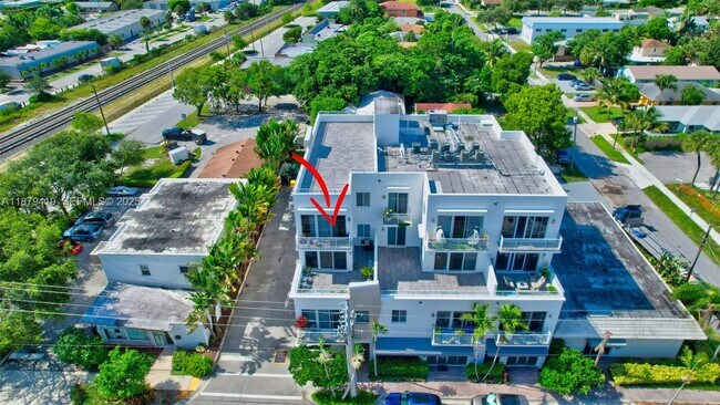 Building Photo - 110 SE 2nd St