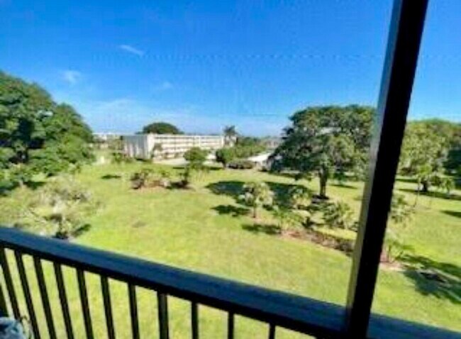 Building Photo - 300 N Hwy A1A