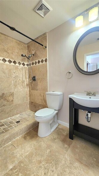 Building Photo - 7809 Vienna Ln