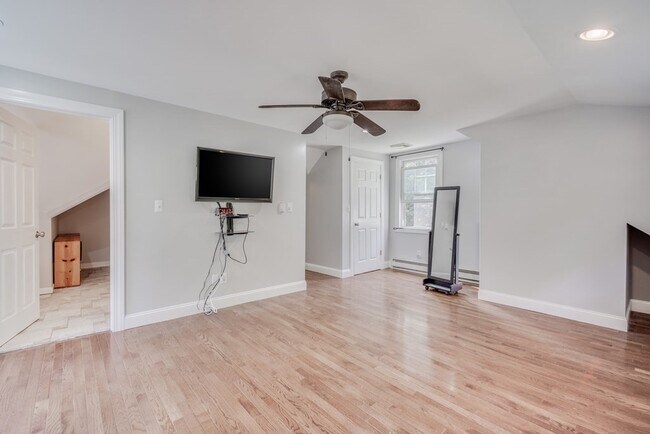 Building Photo - 1 Hickory Hill Dr