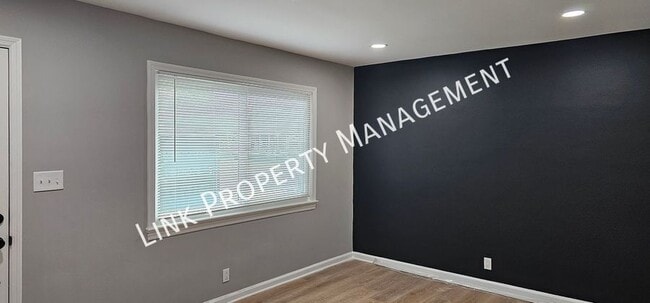 Building Photo - 123 Sequoia Dr