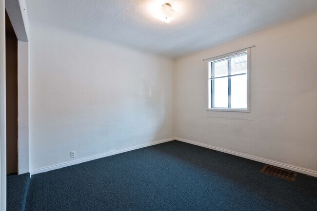 Building Photo - G7UG