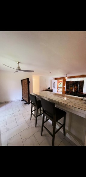 Building Photo - 15-2745-2745 Kahala St