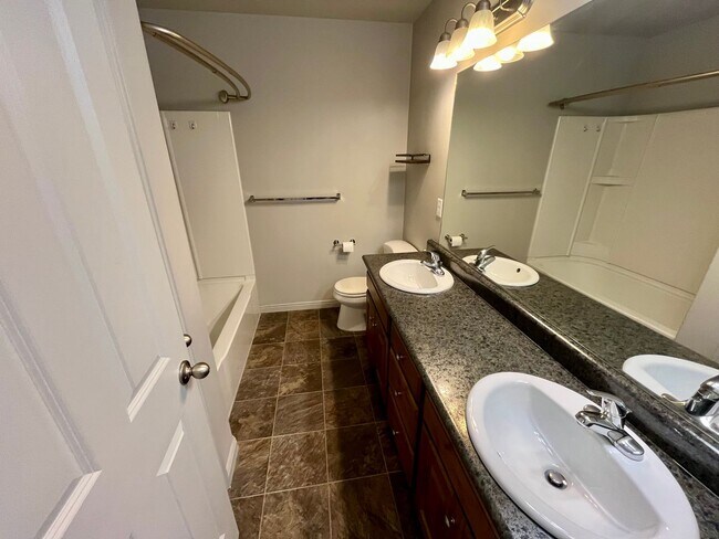 Building Photo - Lovely townhome for rent in Provo