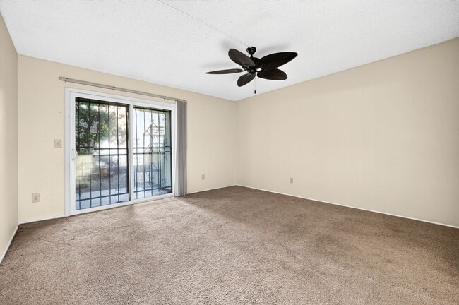 Building Photo - 510 W Cll Lago