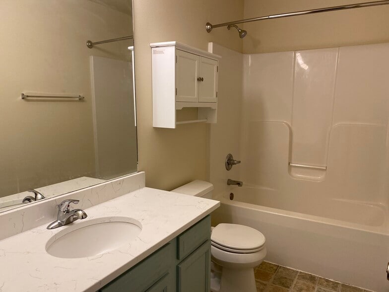 Building Photo - 2011 SW Reunion Cir