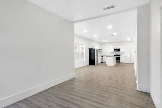 Building Photo - 2105 Walnut St