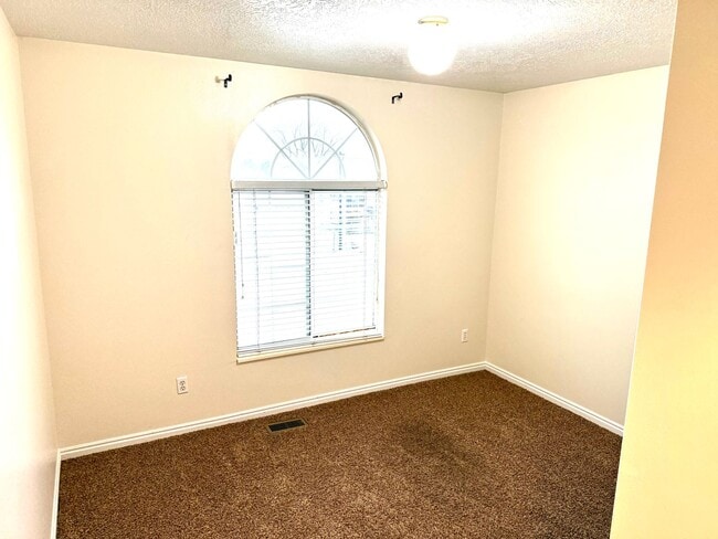 Building Photo - Beautiful Home in Excellent Lehi Location!