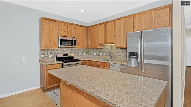 Building Photo - 948 W 15th Pl