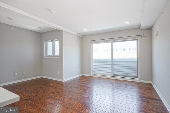 Building Photo - 1710 Cambridge St