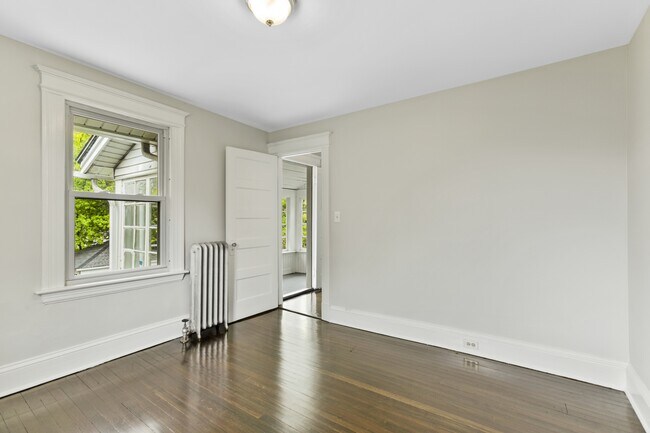 Building Photo - 174 White St