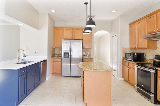 Building Photo - 10216 Oak Crest Rd