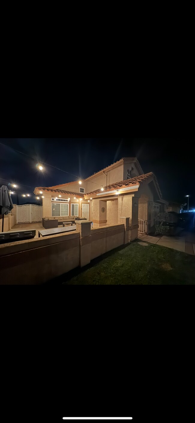 Building Photo - 10966 Larkspur Way