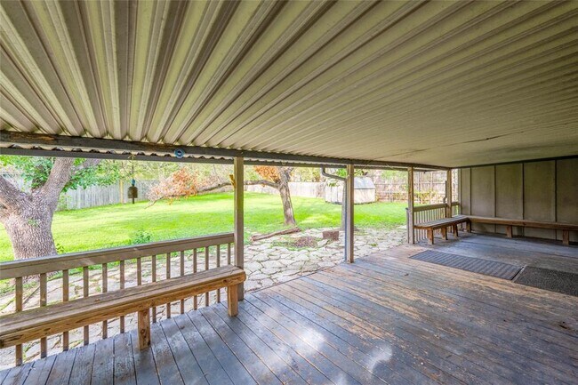 Building Photo - 1402 Meadgreen Cir