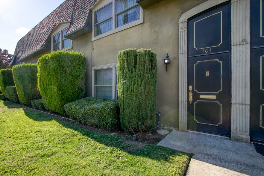 Building Photo - 101 E Cypress Ave