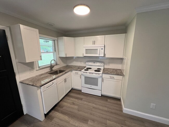 Building Photo - 104 Secrest Ave