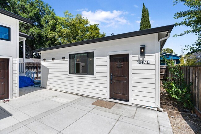 Building Photo - 1217 Hester Ave