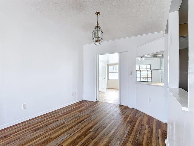 Building Photo - 115 Lindenwood Ln