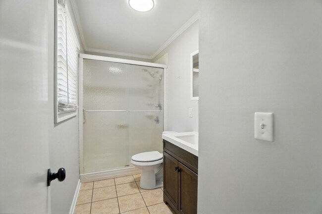 Building Photo - Renovated Gem in Gastonia with Walkout Basement & Spacious Backyard