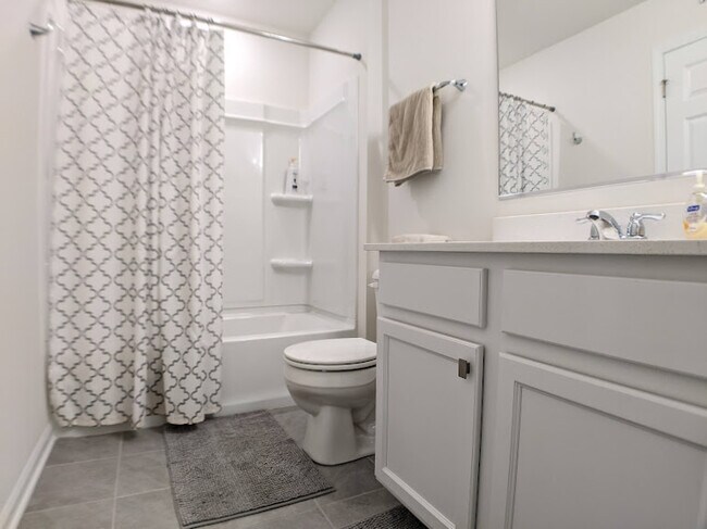 Building Photo - 2603 Geranium Way