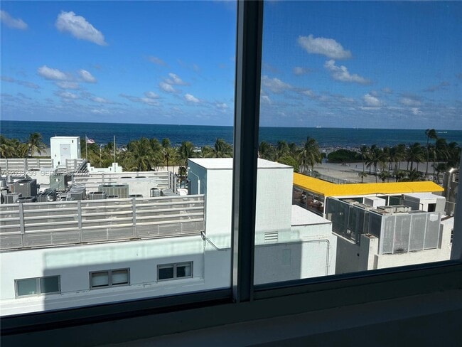 Building Photo - 1255 Collins Ave