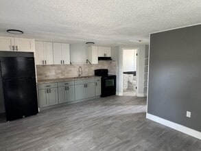 Building Photo - 13808 N 21st St