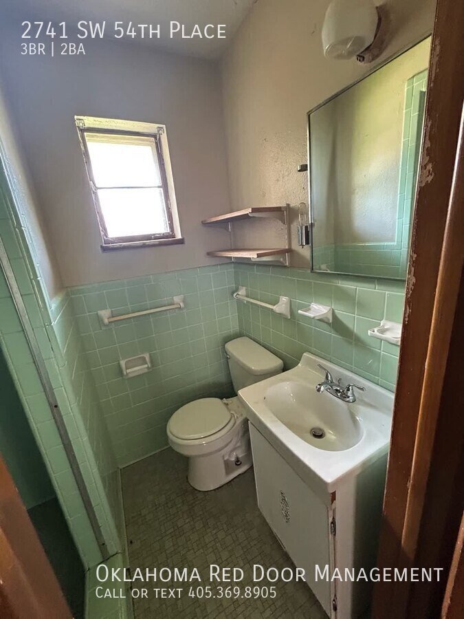 Building Photo - 2741 SW 54th Pl