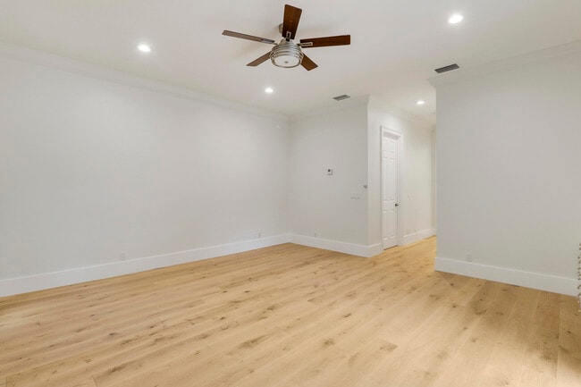 Building Photo - 142 Segovia Way