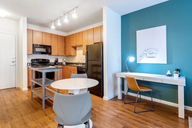 Building Photo - 3001 Esperanza Crossing