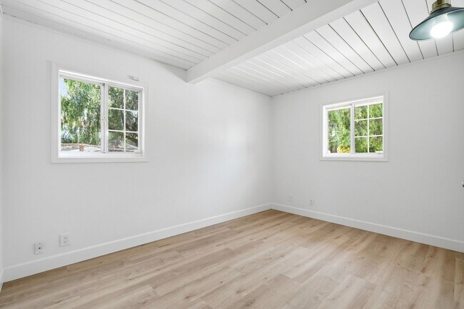 Building Photo - Light-Filled Home on Expansive Lot in Top-Rated School District with Vaulted Ceilings & Entertain...