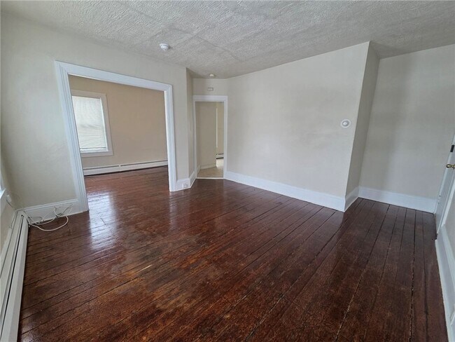 Building Photo - 292 Pleasant St