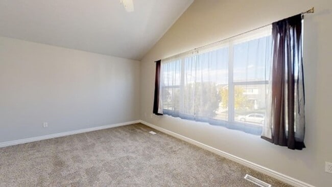 Building Photo - Springville Home