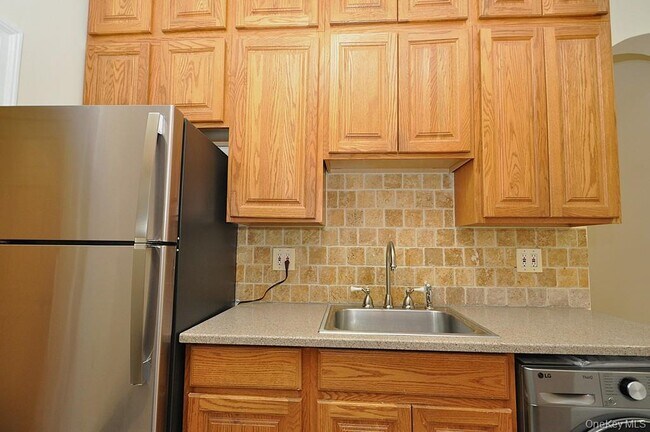 Building Photo - 120 Stonelea Pl
