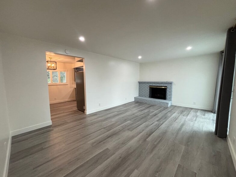 Building Photo - 8356 Vanalden