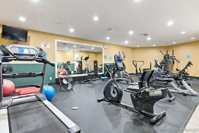 Building Photo - 113 Royal Pk Dr