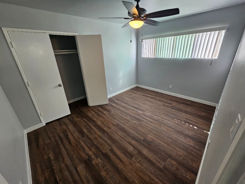 Building Photo - 1533 W 84th St