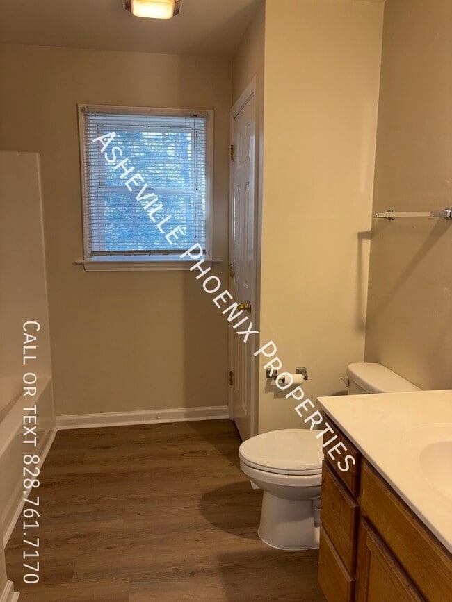 Building Photo - 18 Ican Dr