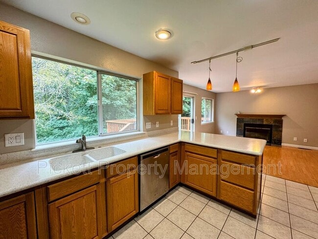 Building Photo - 1081 NE Shadybrook Ct