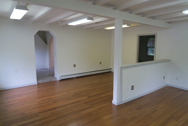 Building Photo - 395 Boston Post Rd
