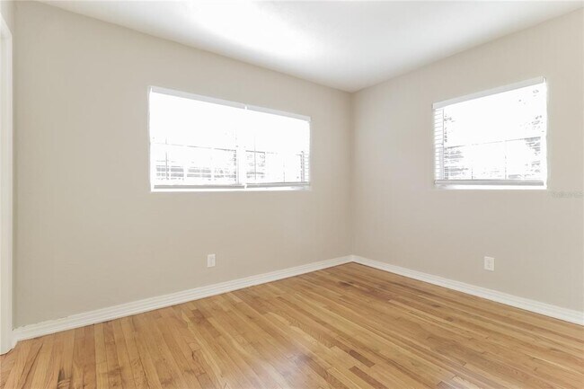 Building Photo - 1010 Sierra Ln