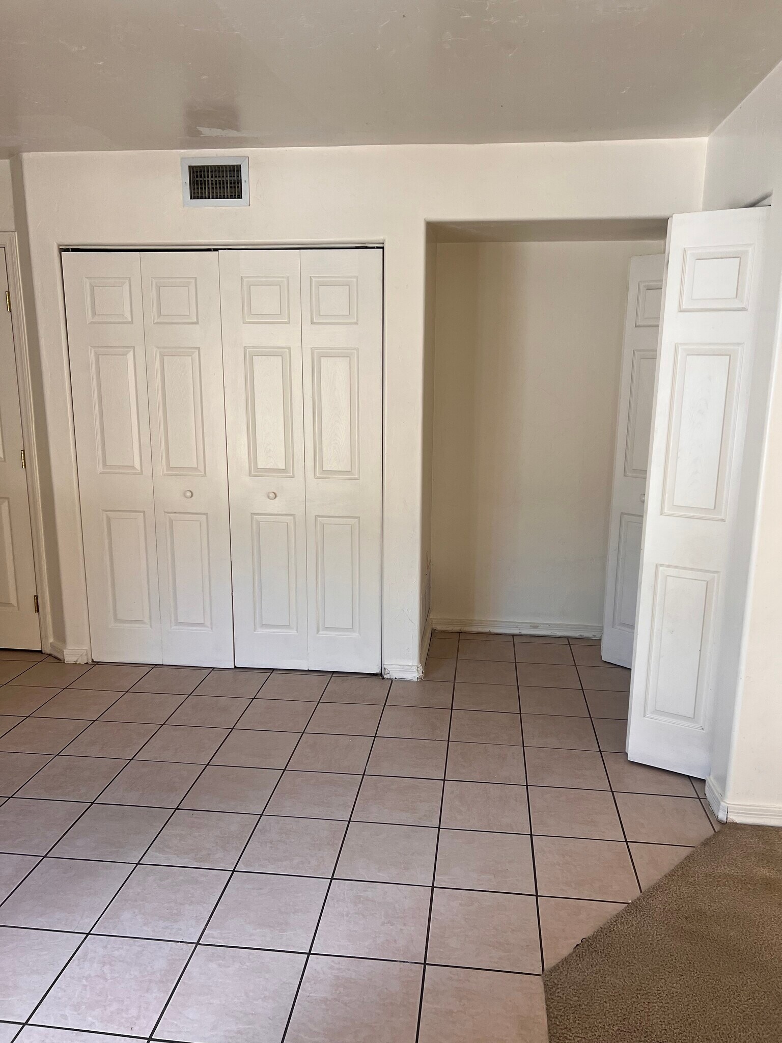 Building Photo - 2536 N Corinthian Garden Dr