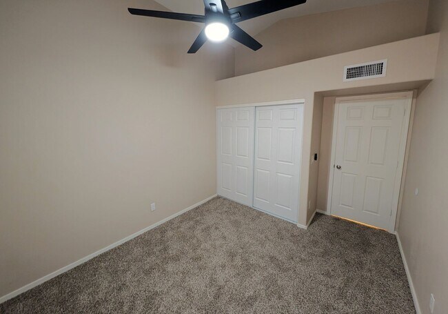 Building Photo - 3 Bedroom Plus an Office Home in the Candlewood Community Near S Cooper Rd and W Warner Rd!