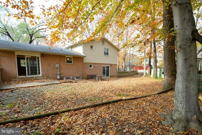Building Photo - 5111 Gainsborough Dr