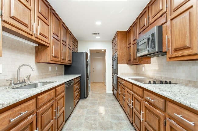 Building Photo - 6807 Anglebluff Cir