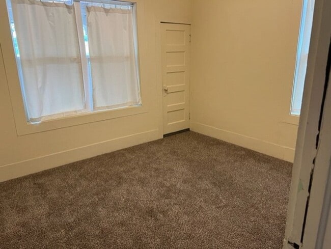 Building Photo - Classic Bungalow NW Bend